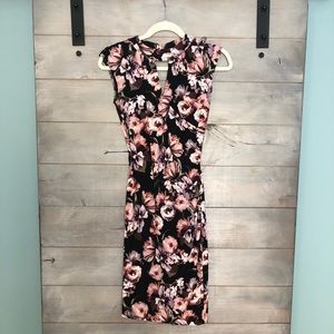 Cache floral work dress. Peep hole